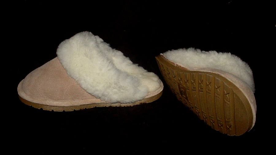 Women's sheepskin skuffs